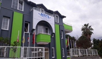 Anita Kemer Noch Hotel